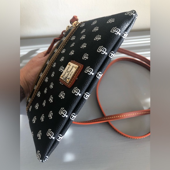 DOONEY & BOURKE SF GIANTS CROSSBODY 3 ZIP CROSSBODY BAG, NWOT - Picture 7 of 9